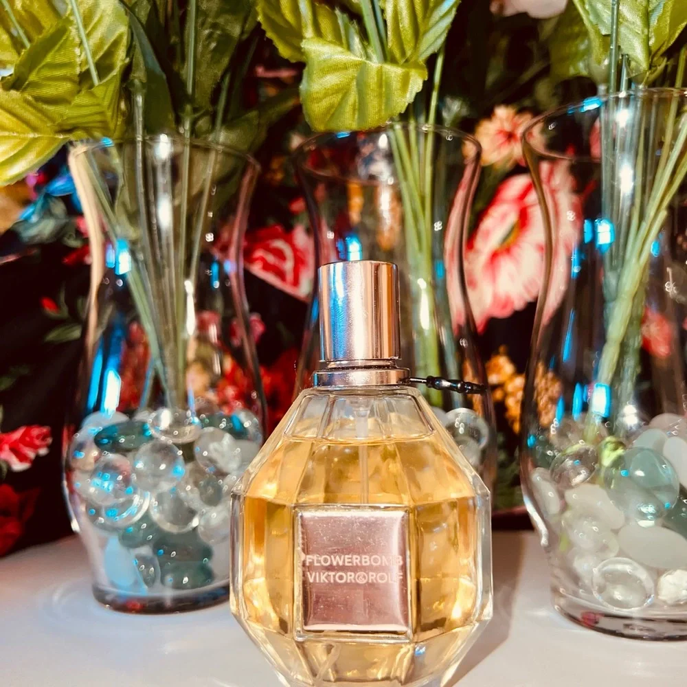 💞FLOWERBOMB Full Size Viktor & Rolf💞 - Picture 2 of 2